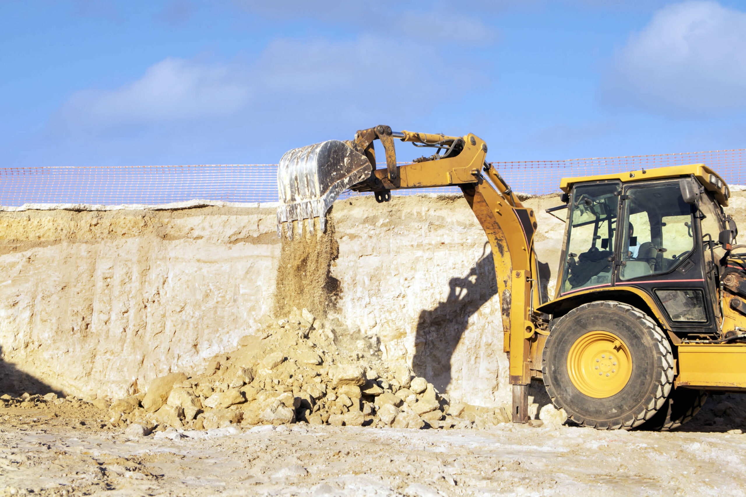 excavator-digging-ground-day-light (3)