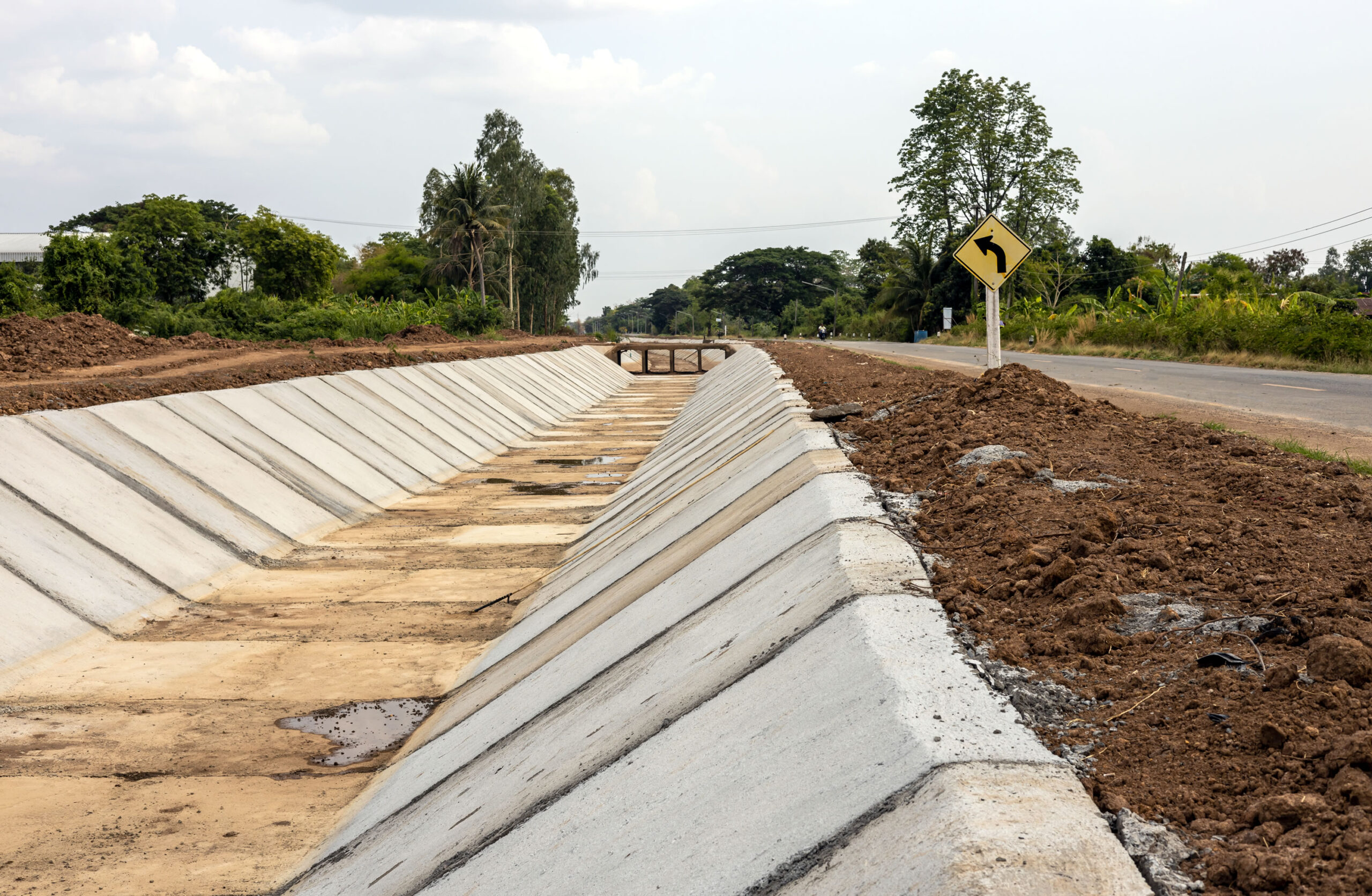 vecteezy_view-of-the-concrete-wall-which-is-built-to-be-attached-to_26831583